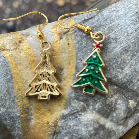 3/15 Handmade Christmas Tree w Red & Green on Goldtone w Hypoallergenic Hooks - Picture 2 of 2